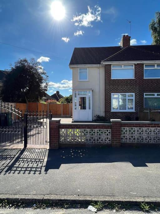 Gated Home Close To Birmingham City Centre Exterior photo