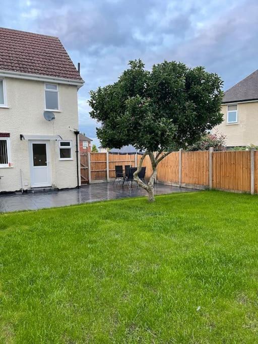 Gated Home Close To Birmingham City Centre Exterior photo