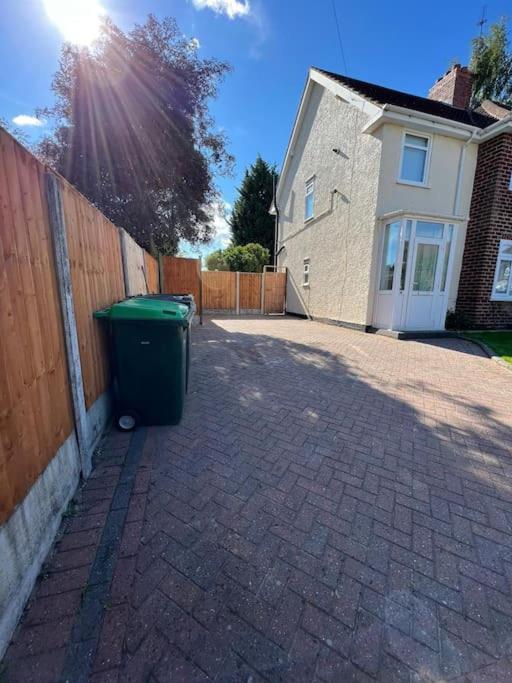 Gated Home Close To Birmingham City Centre Exterior photo